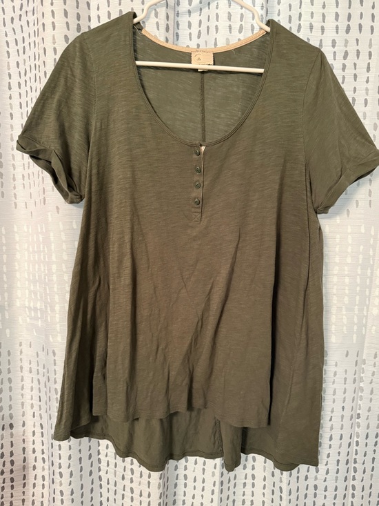 Anthropologie Tops - Anthropologie Relaxed Henley Scoop Neck Top - Olive Green